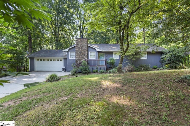 ranch-style house featuring a garage and a front lawn