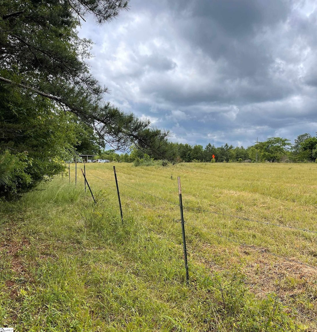 view of yard featuring a rural view