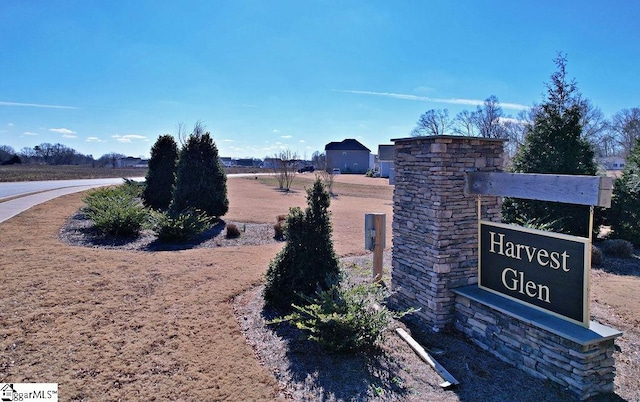 view of community / neighborhood sign