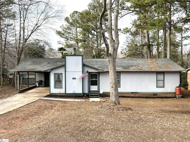 view of front facade with a carport