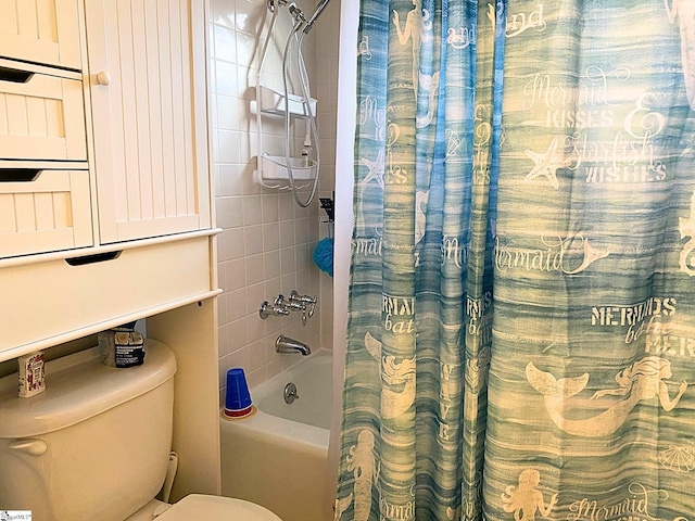 bathroom featuring shower / tub combo with curtain and toilet