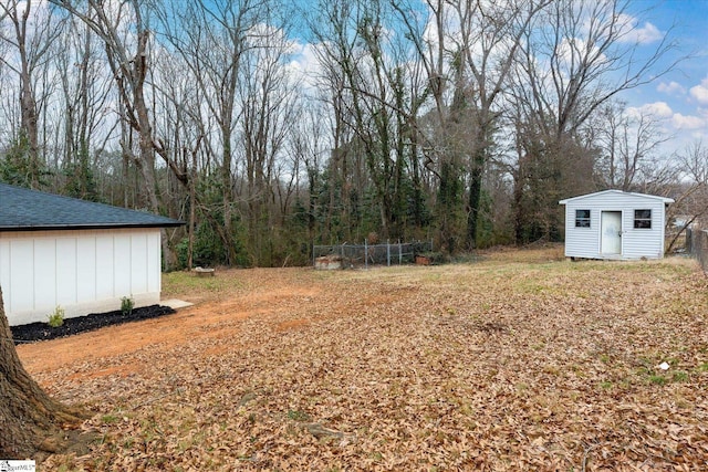 view of yard with a shed