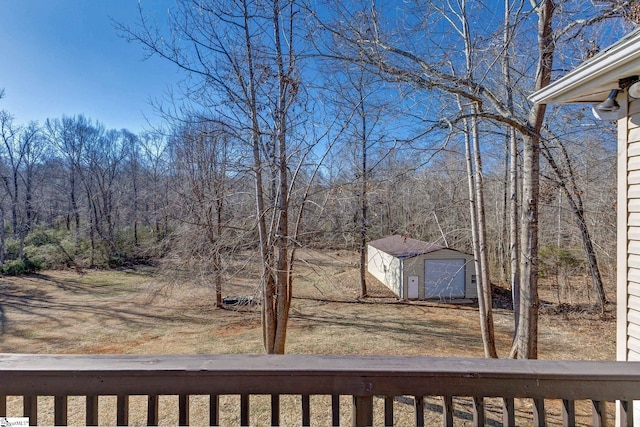 view of yard featuring a storage unit