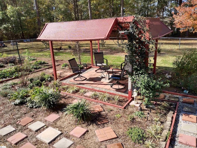 view of yard featuring a patio