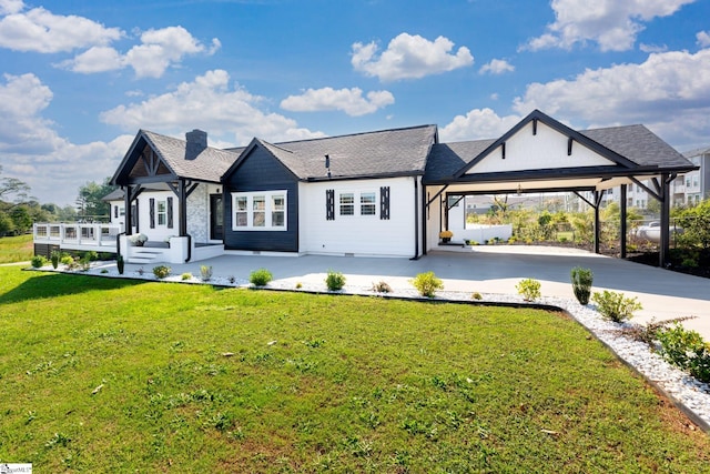 view of front of home featuring a front yard