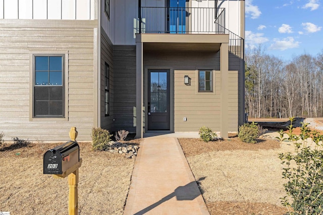 entrance to property featuring a balcony