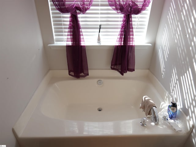 107 Montauk Dr, Greenville, SC 29607 - bathroom with a bathing tub