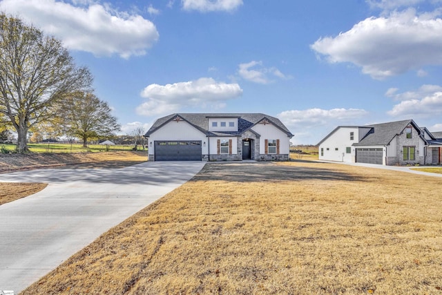 view of front facade featuring a garage and a front lawn