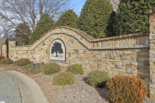 view of community / neighborhood sign