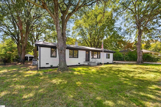 view of front of home featuring a front lawn