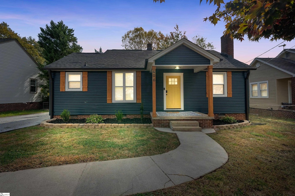 view of front of home featuring a yard