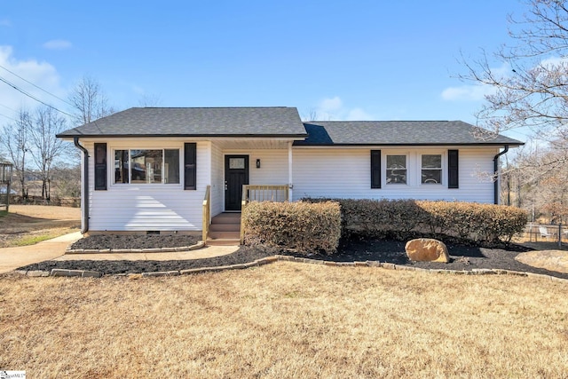 view of front of home featuring a front lawn