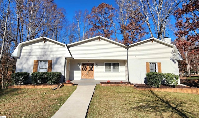 single story home with a front lawn