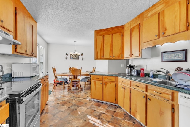 kitchen featuring pendant lighting, sink, white appliances, a textured ceiling, and an inviting chandelier