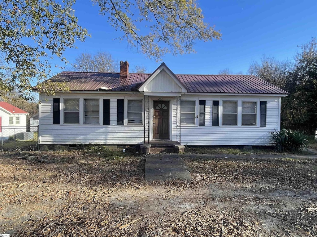 view of front of property