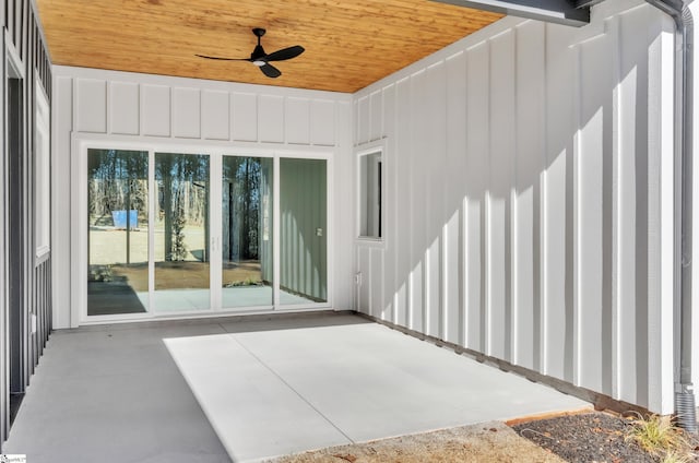 view of patio featuring ceiling fan