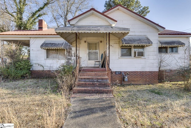 bungalow-style house with a front yard