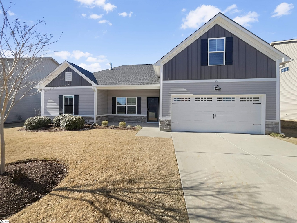 view of front facade with a garage