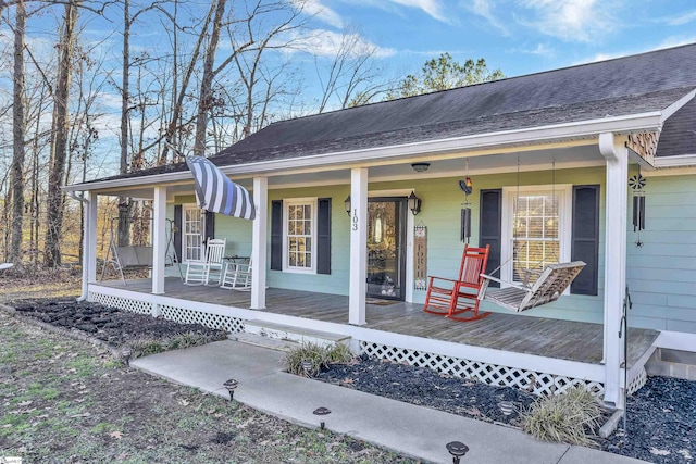 entrance to property featuring a porch