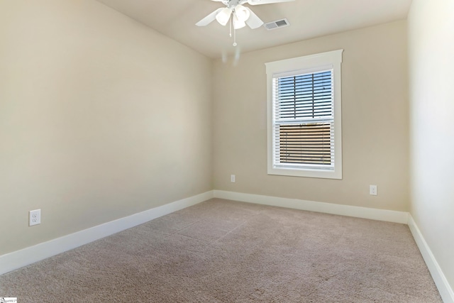 carpeted empty room featuring ceiling fan