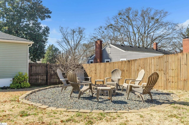 view of yard featuring a fire pit