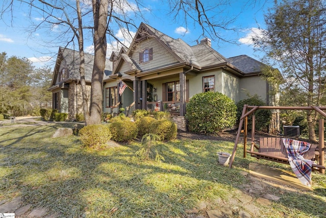 view of front of house with a front yard