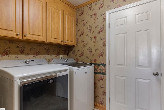 washroom featuring cabinets and washing machine and dryer