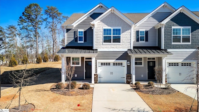 view of front facade featuring a garage