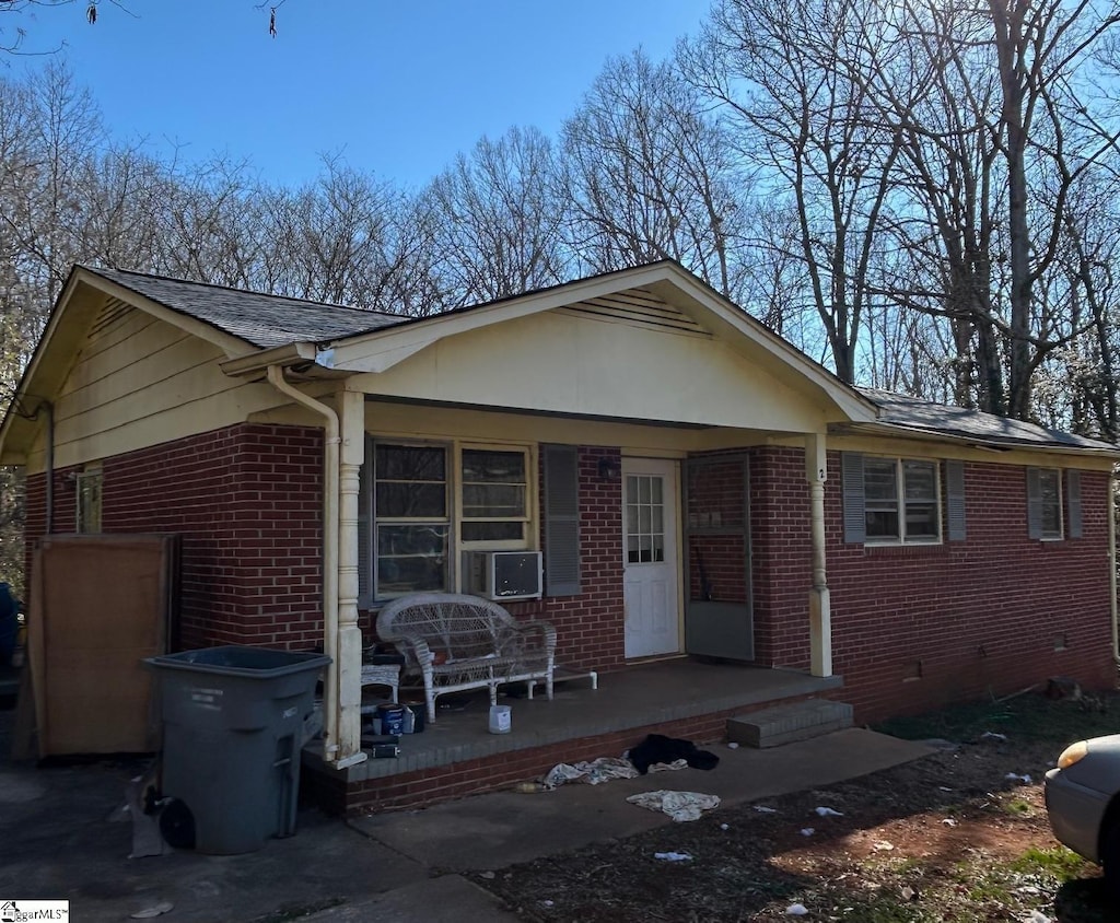 ranch-style house with a porch