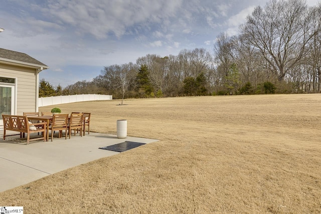 view of yard featuring a patio