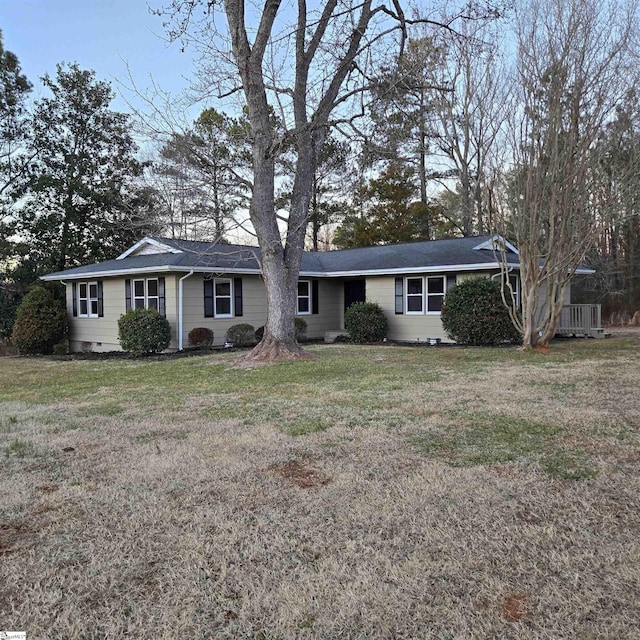 single story home featuring a front lawn