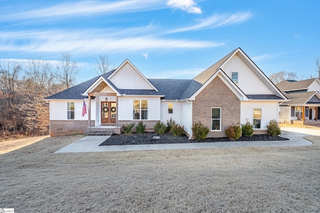 view of front of house with a front lawn