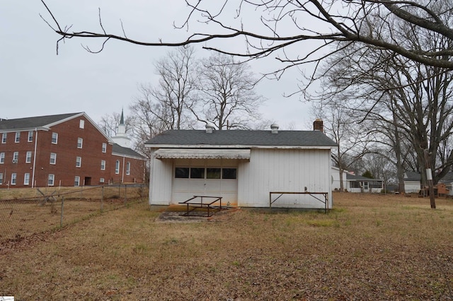 back of house featuring a yard