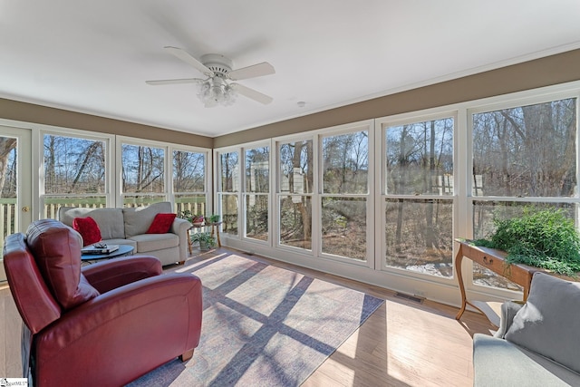 sunroom with ceiling fan