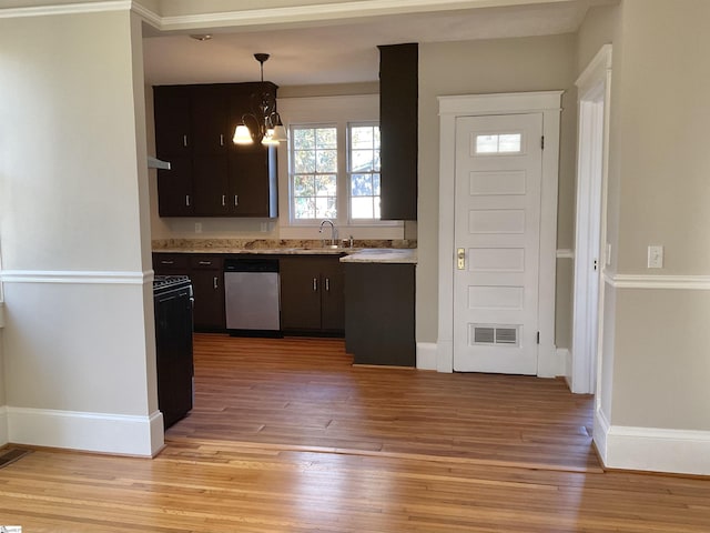 kitchen with sink, stainless steel dishwasher, gas stove, an inviting chandelier, and light hardwood / wood-style flooring