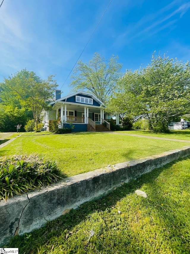 view of front of house featuring a porch and a front lawn