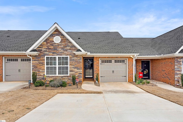 view of front facade featuring a garage