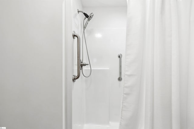 bathroom featuring curtained shower