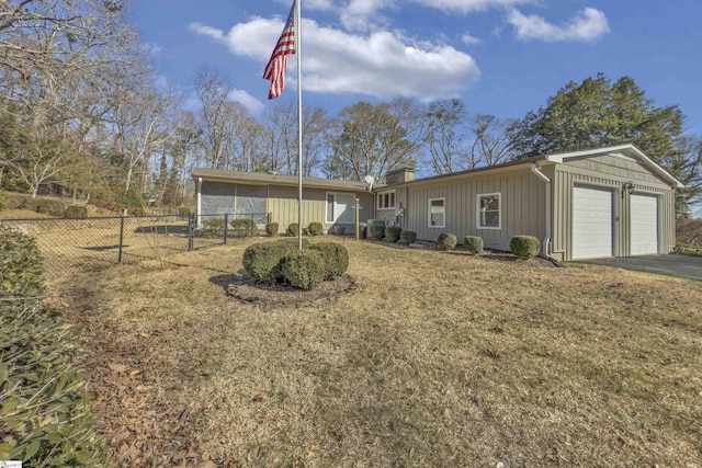 view of front of home featuring a garage, central AC, and a front lawn