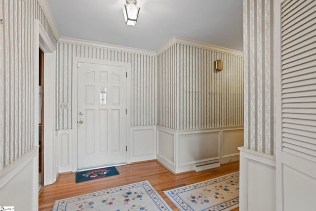 foyer featuring crown molding and light hardwood / wood-style floors