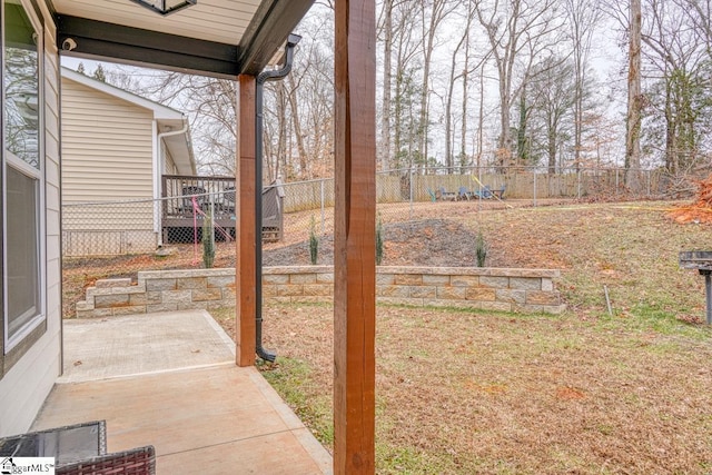 view of yard with a patio