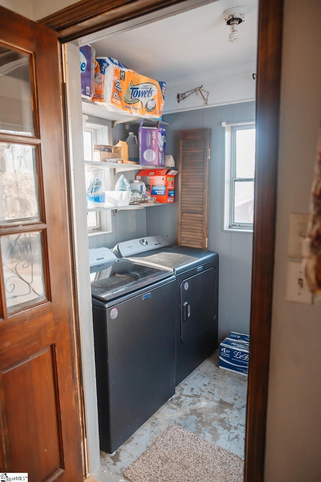 laundry area with ornamental molding and independent washer and dryer