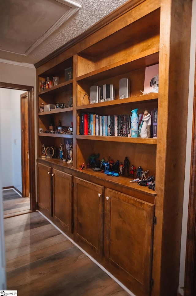 room details featuring crown molding, built in features, hardwood / wood-style floors, and a textured ceiling