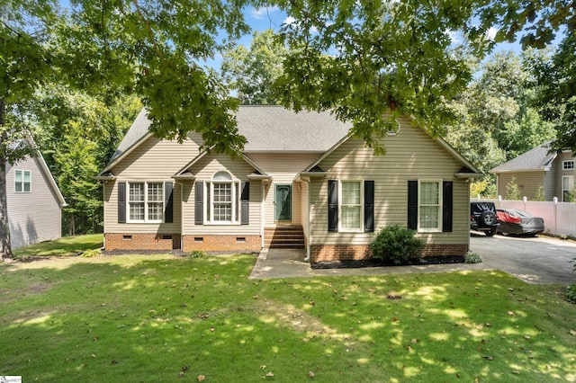 view of front facade with a front lawn