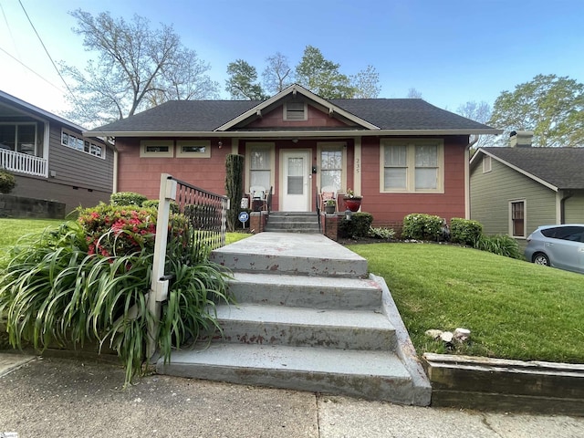 view of front facade featuring a front yard