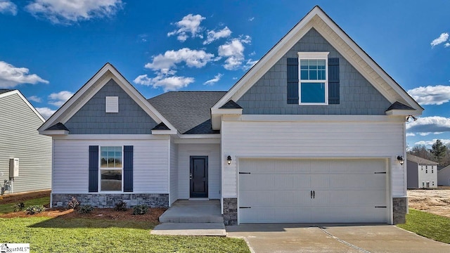 craftsman inspired home featuring a garage and a front yard