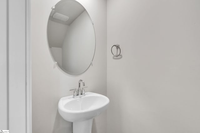 bathroom featuring sink