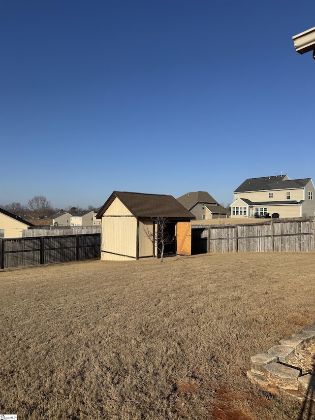 view of yard featuring a storage unit