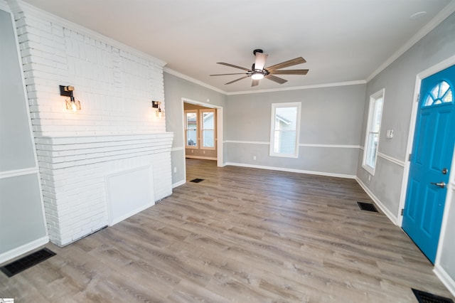 foyer entrance with hardwood / wood-style flooring, ceiling fan, and ornamental molding