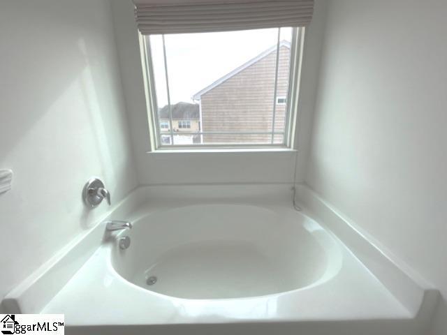 312 Engelmann Ln, Simpsonville, SC 29680 - bathroom featuring a bathing tub
